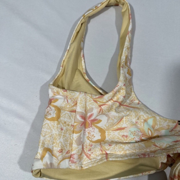NWT $55 O'Neill [ Medium ] Sydney Mavericks Bikini‎ Top in Straw Yellow - Picture 10 of 15